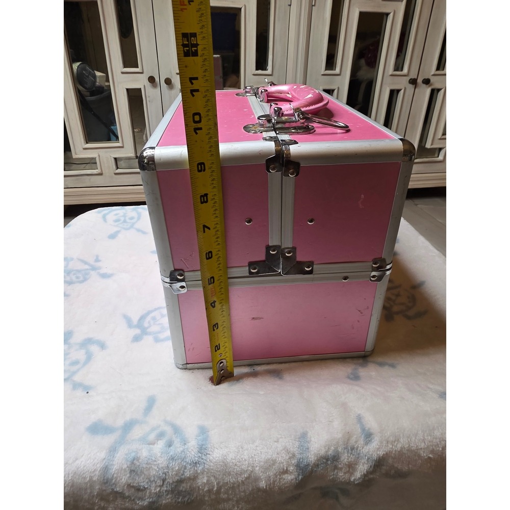 Caboodles Pink Aluminum Makeup Train Case Professional Vanity Storage Box 4 Tray - Picture 2 of 16